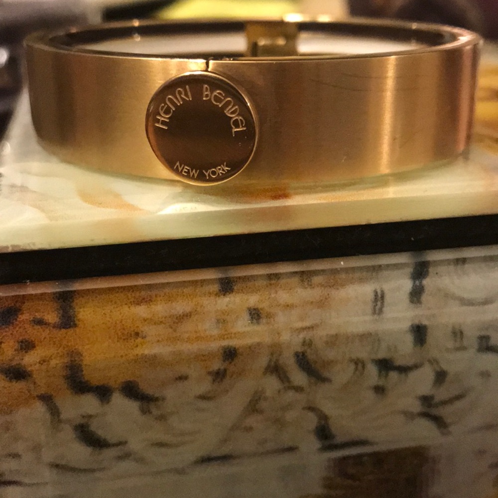 Henri Bendel gold bracelet